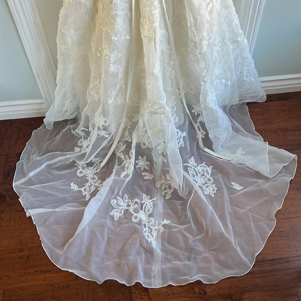 David’s Bridal Strapless Wedding Dress with Lace - Picture 6 of 16